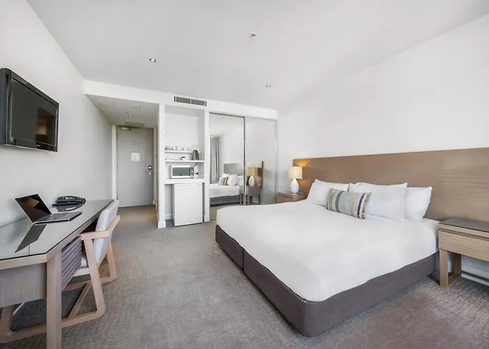 Oaks Redcliffe Mon Komo Suites